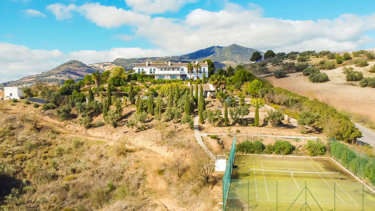 Se vende Finca - Cortijo de 13 dormitorios en Costa Del Sol, Málaga, España