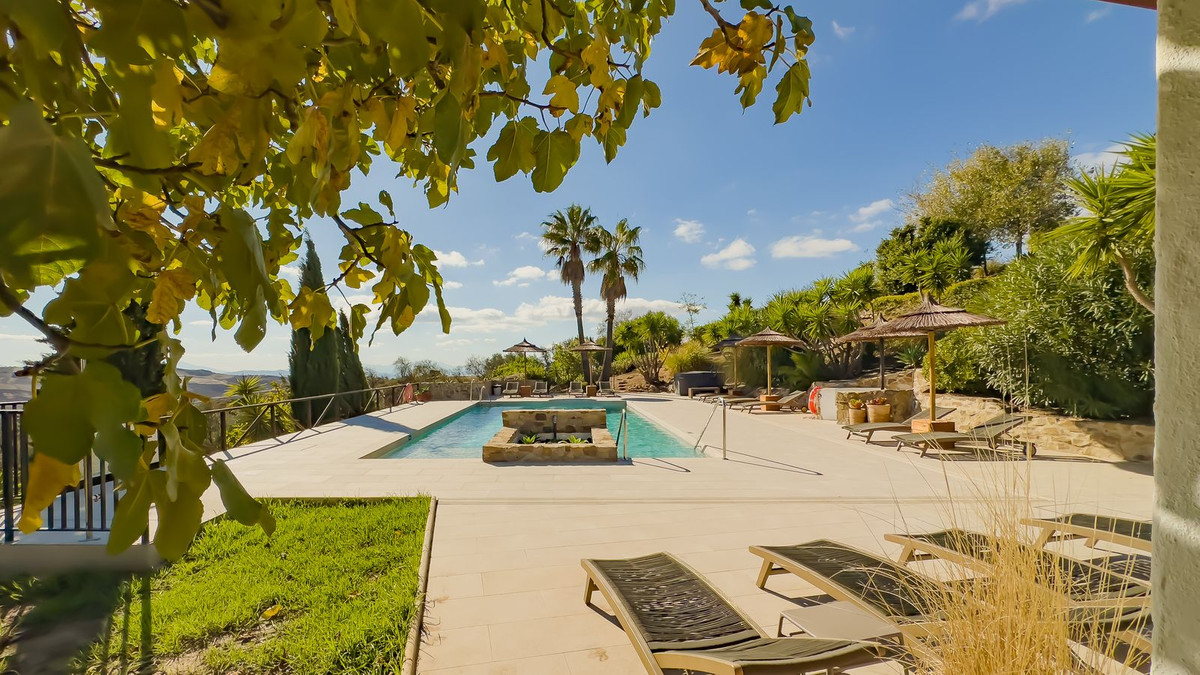 Se vende Finca - Cortijo de 13 dormitorios en Costa Del Sol, Málaga, España