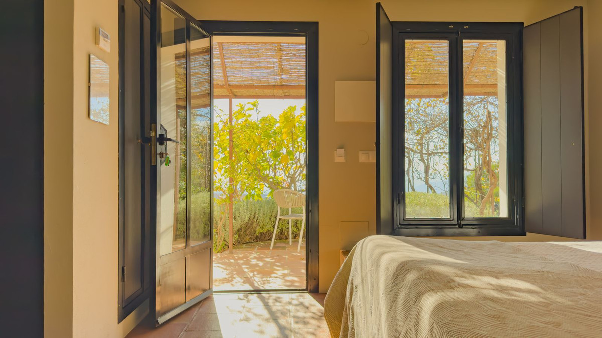 Se vende Finca - Cortijo de 13 dormitorios en Costa Del Sol, Málaga, España