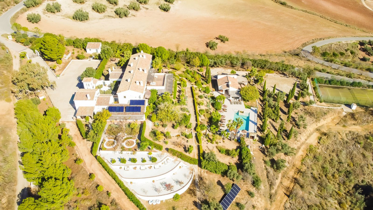 Se vende Finca - Cortijo de 13 dormitorios en Costa Del Sol, Málaga, España