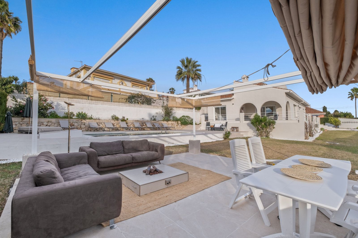 4 Bed Townhouse for sale in Elviria Costa Del Sol, Málaga, Spain