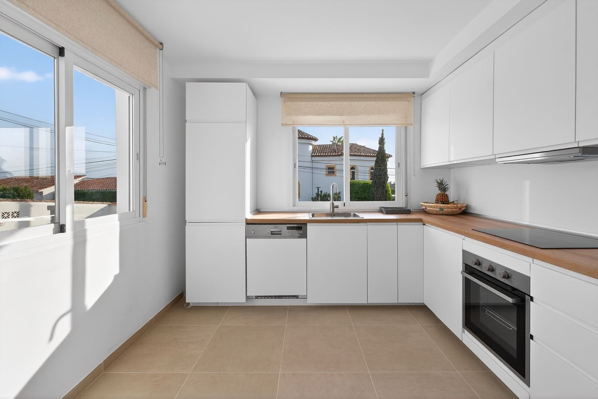 4 Bed Townhouse for sale in Elviria Costa Del Sol, Málaga, Spain