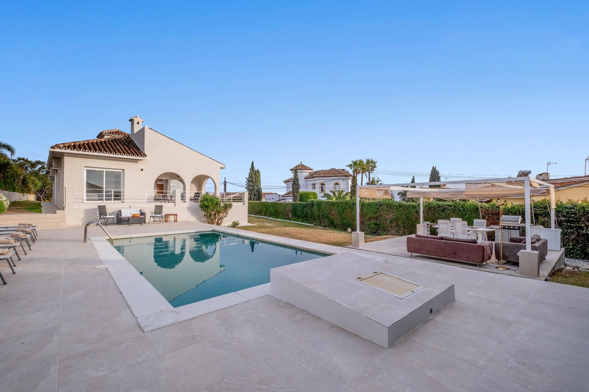 4 Bed Townhouse for sale in Elviria Costa Del Sol, Málaga, Spain