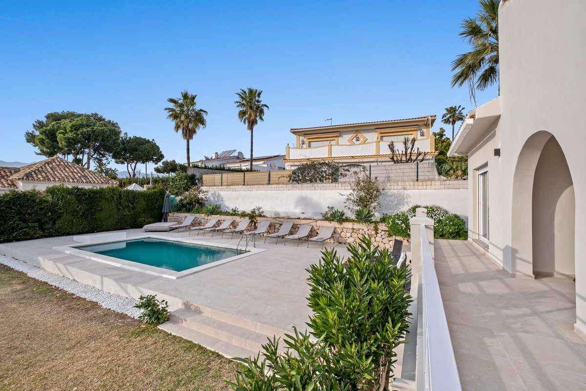 4 Bed Townhouse for sale in Elviria Costa Del Sol, Málaga, Spain