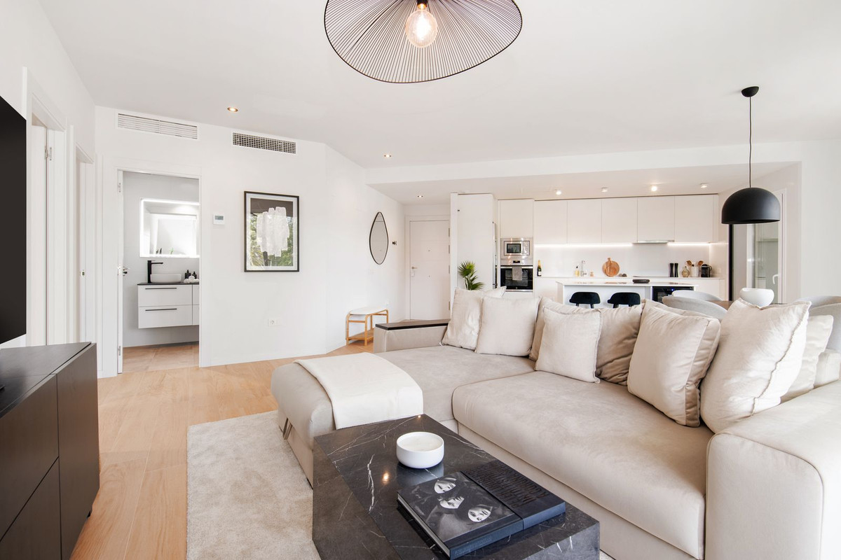 2 Bed Apartment for sale in Nueva Andalucía Costa Del Sol, Málaga, Spain