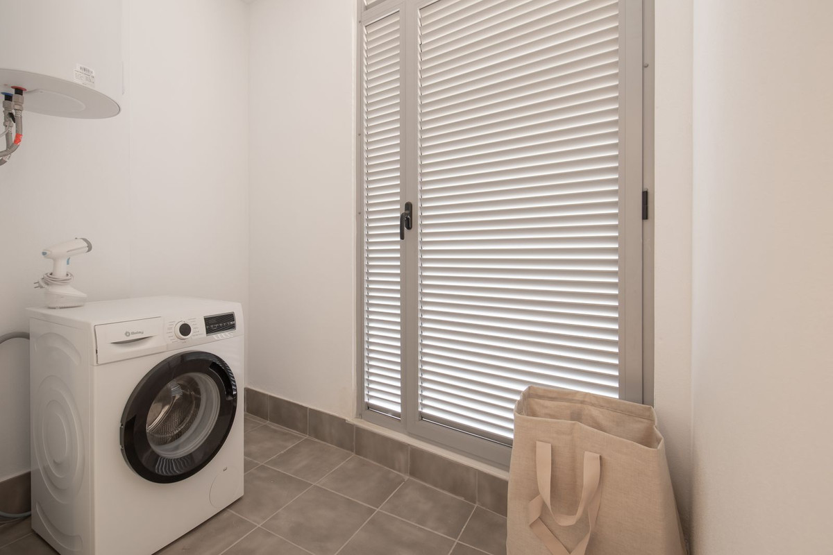 2 Bed Apartment for sale in Nueva Andalucía Costa Del Sol, Málaga, Spain