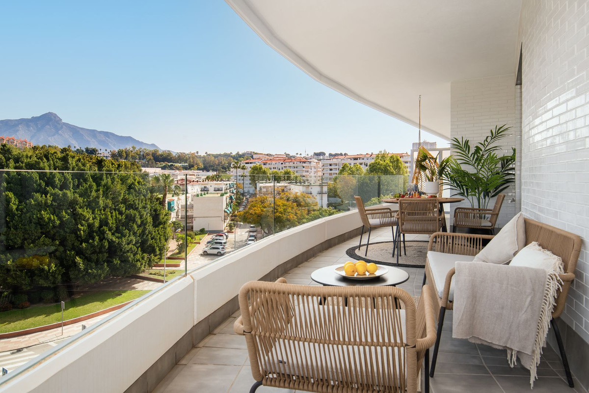 2 Bed Apartment for sale in Nueva Andalucía Costa Del Sol, Málaga, Spain