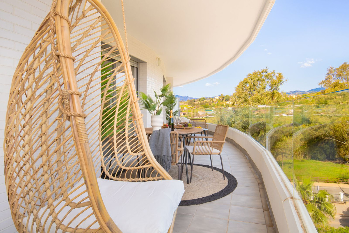 2 Bed Apartment for sale in Nueva Andalucía Costa Del Sol, Málaga, Spain