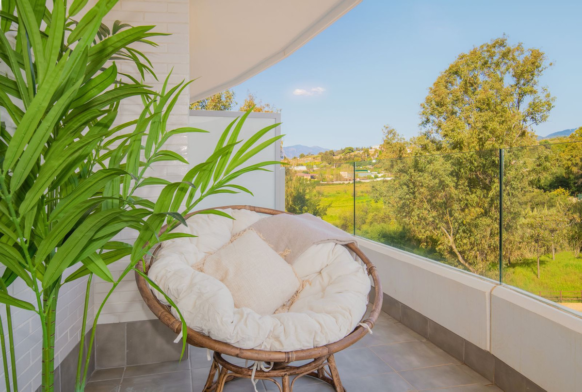 2 Bed Apartment for sale in Nueva Andalucía Costa Del Sol, Málaga, Spain