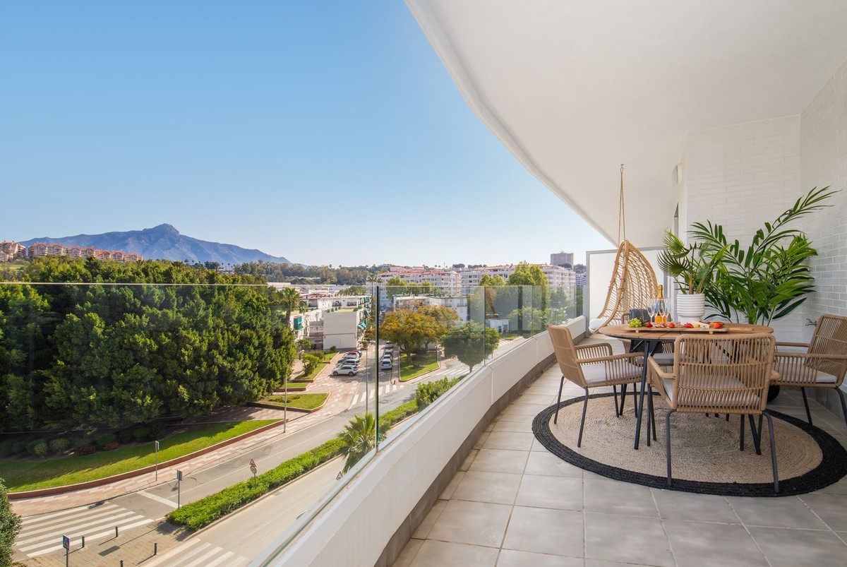 2 Bed Apartment for sale in Nueva Andalucía Costa Del Sol, Málaga, Spain