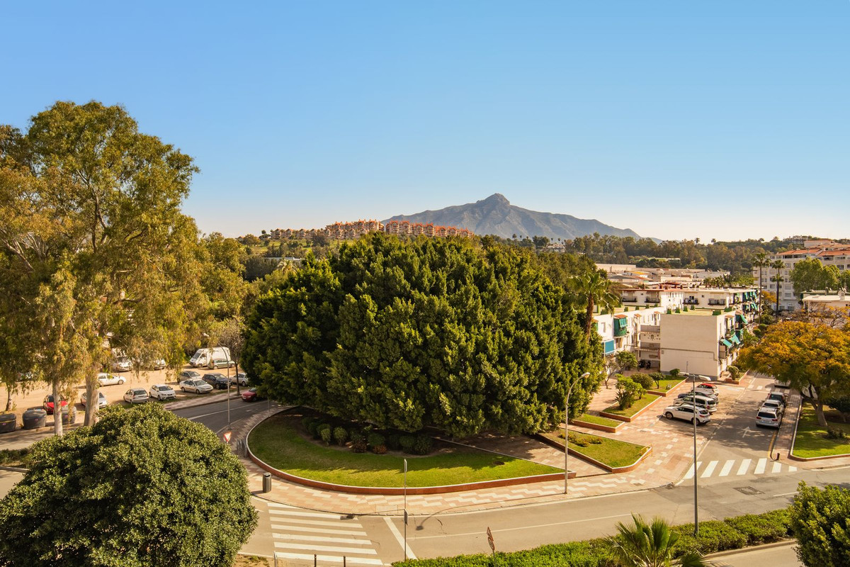 2 Bed Apartment for sale in Nueva Andalucía Costa Del Sol, Málaga, Spain