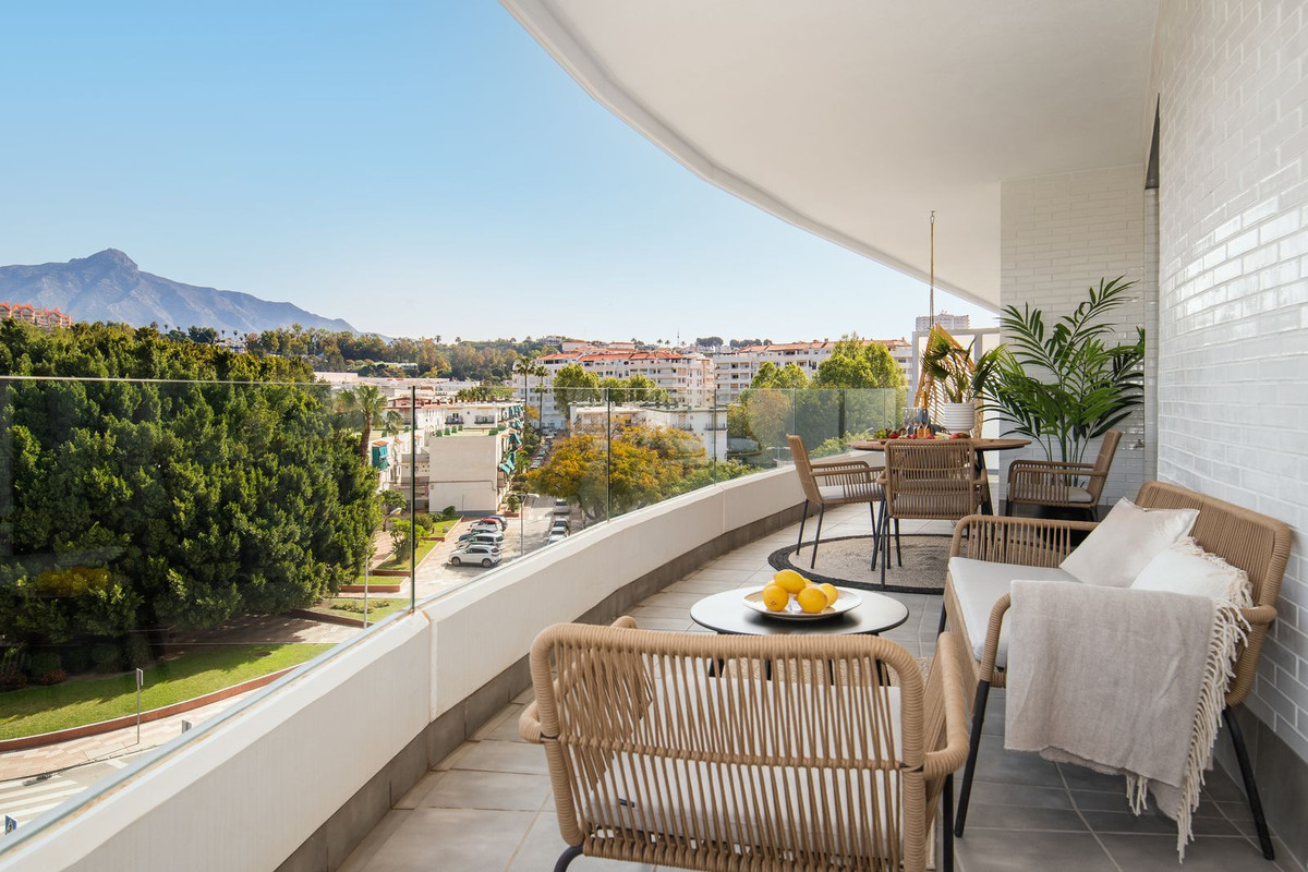 2 Bed Apartment for sale in Nueva Andalucía Costa Del Sol, Málaga, Spain