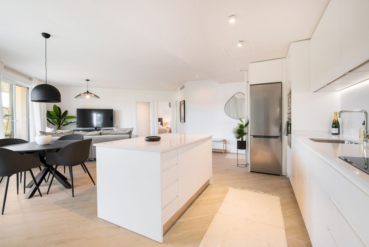 2 Bed Apartment for sale in Nueva Andalucía Costa Del Sol, Málaga, Spain
