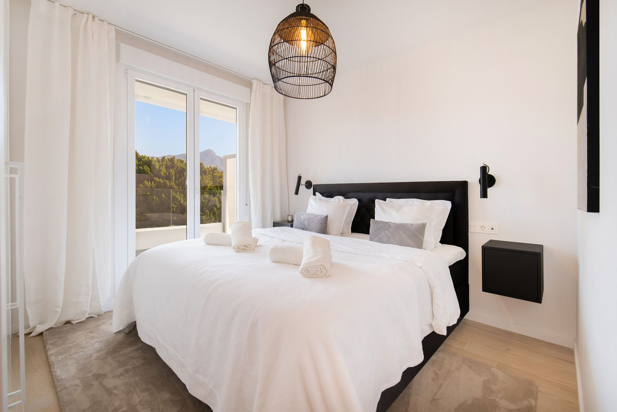 2 Bed Apartment for sale in Nueva Andalucía Costa Del Sol, Málaga, Spain