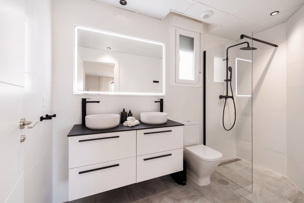 2 Bed Apartment for sale in Nueva Andalucía Costa Del Sol, Málaga, Spain