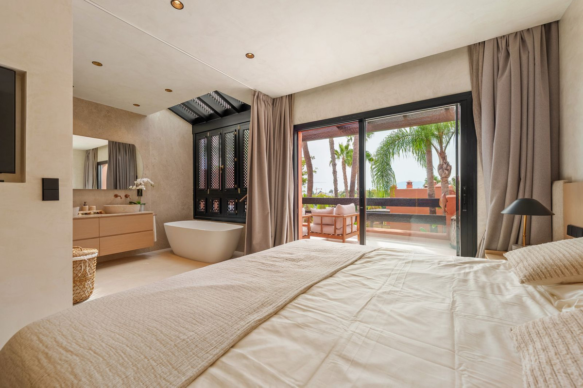 4 Bed Townhouse for sale in The Golden Mile Costa Del Sol, Málaga, Spain