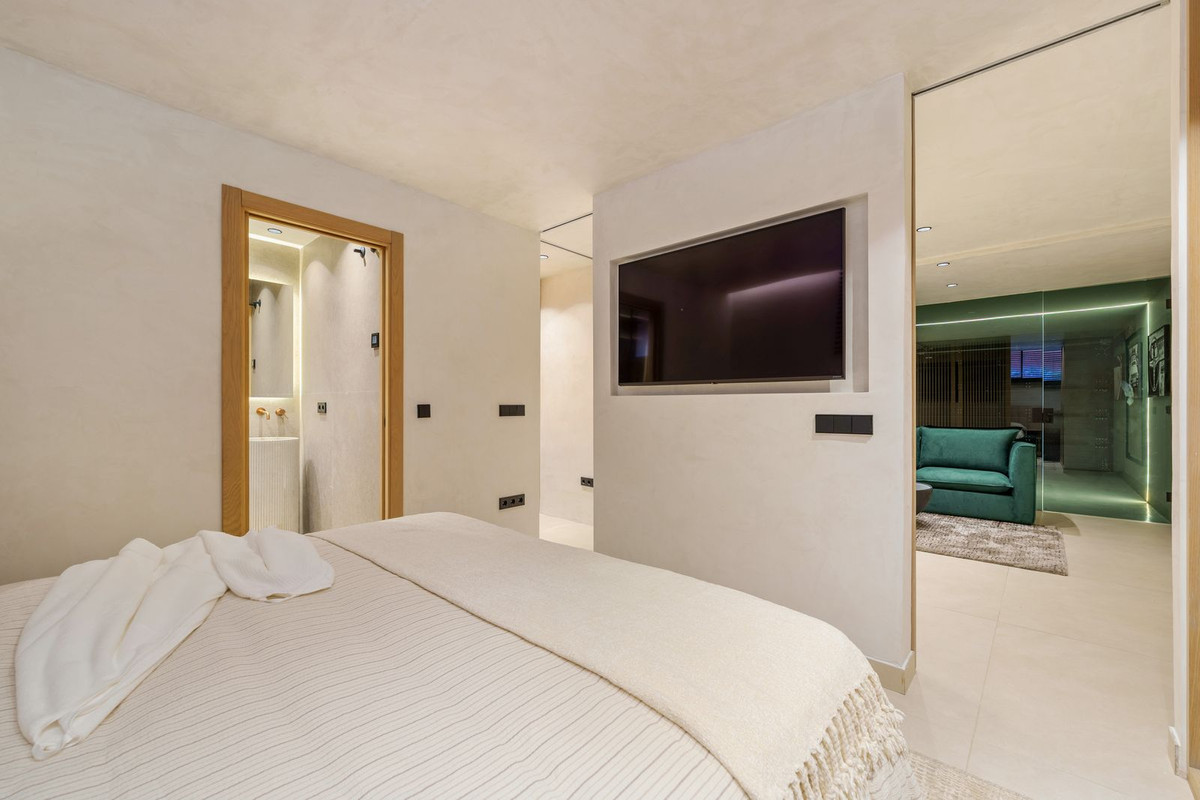 4 Bed Townhouse for sale in The Golden Mile Costa Del Sol, Málaga, Spain