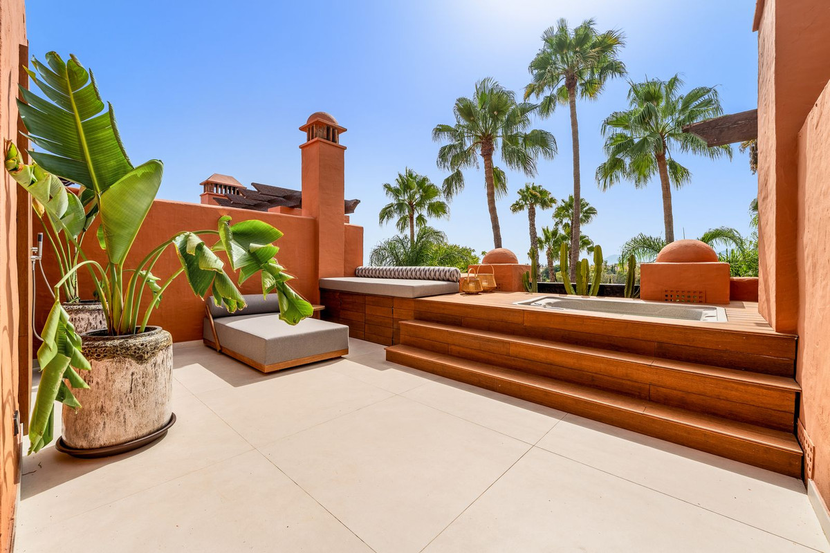 4 Bed Townhouse for sale in The Golden Mile Costa Del Sol, Málaga, Spain