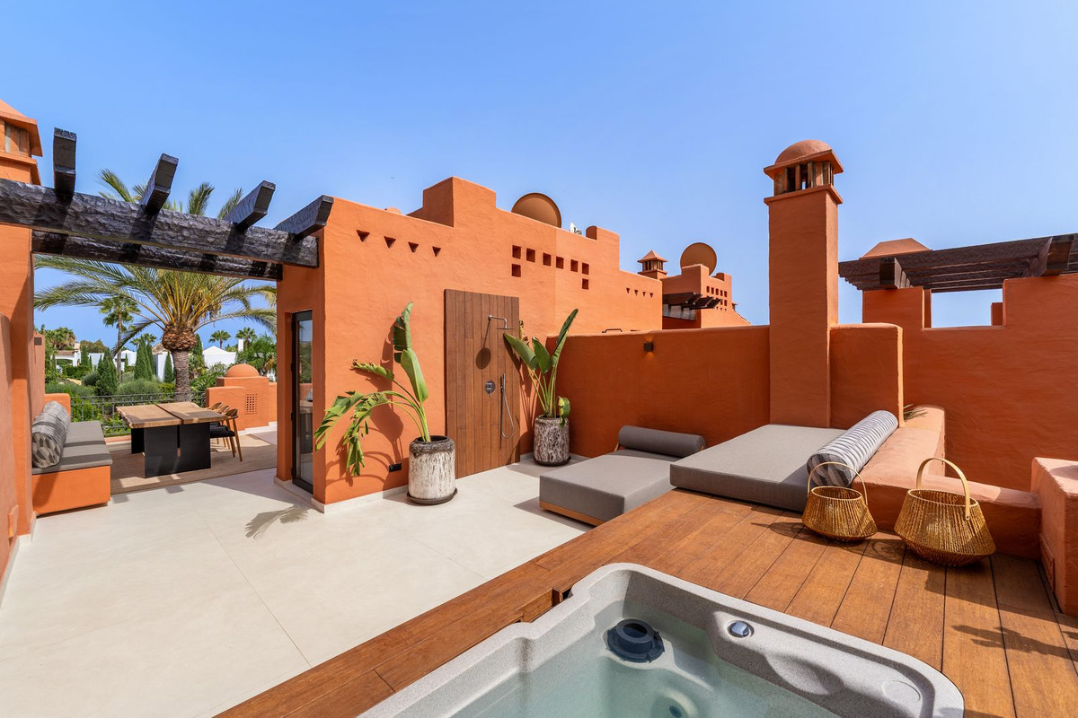 4 Bed Townhouse for sale in The Golden Mile Costa Del Sol, Málaga, Spain