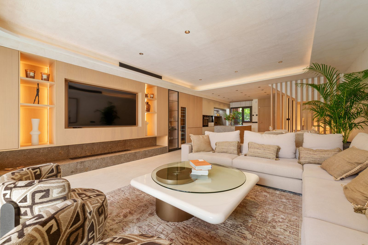 4 Bed Townhouse for sale in The Golden Mile Costa Del Sol, Málaga, Spain