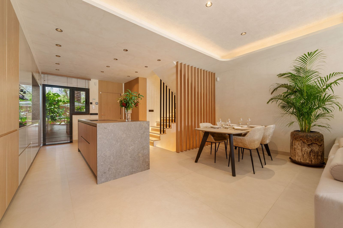 4 Bed Townhouse for sale in The Golden Mile Costa Del Sol, Málaga, Spain