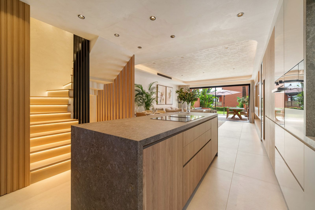 4 Bed Townhouse for sale in The Golden Mile Costa Del Sol, Málaga, Spain