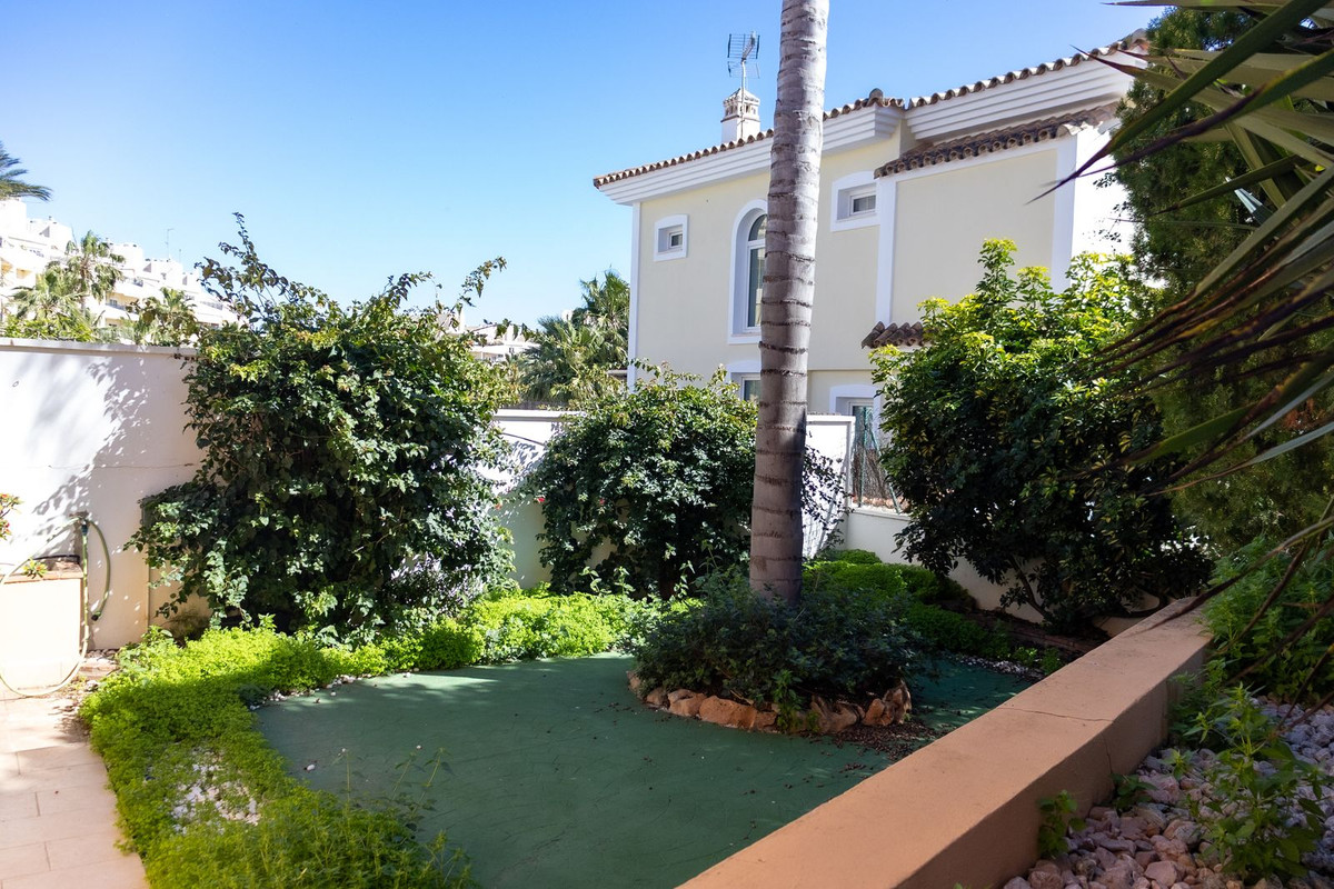 6 Bed Townhouse for sale in Playamar Costa Del Sol, Málaga, Spain
