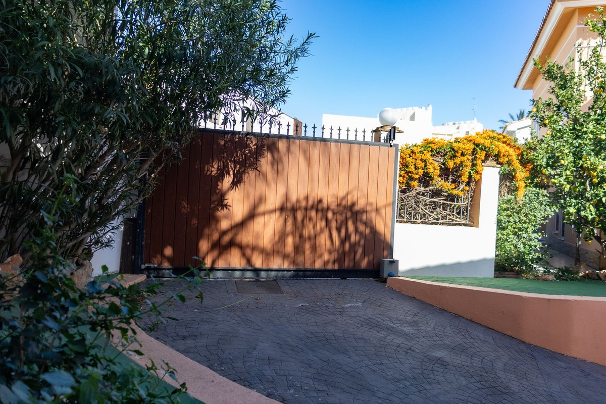 6 Bed Townhouse for sale in Playamar Costa Del Sol, Málaga, Spain