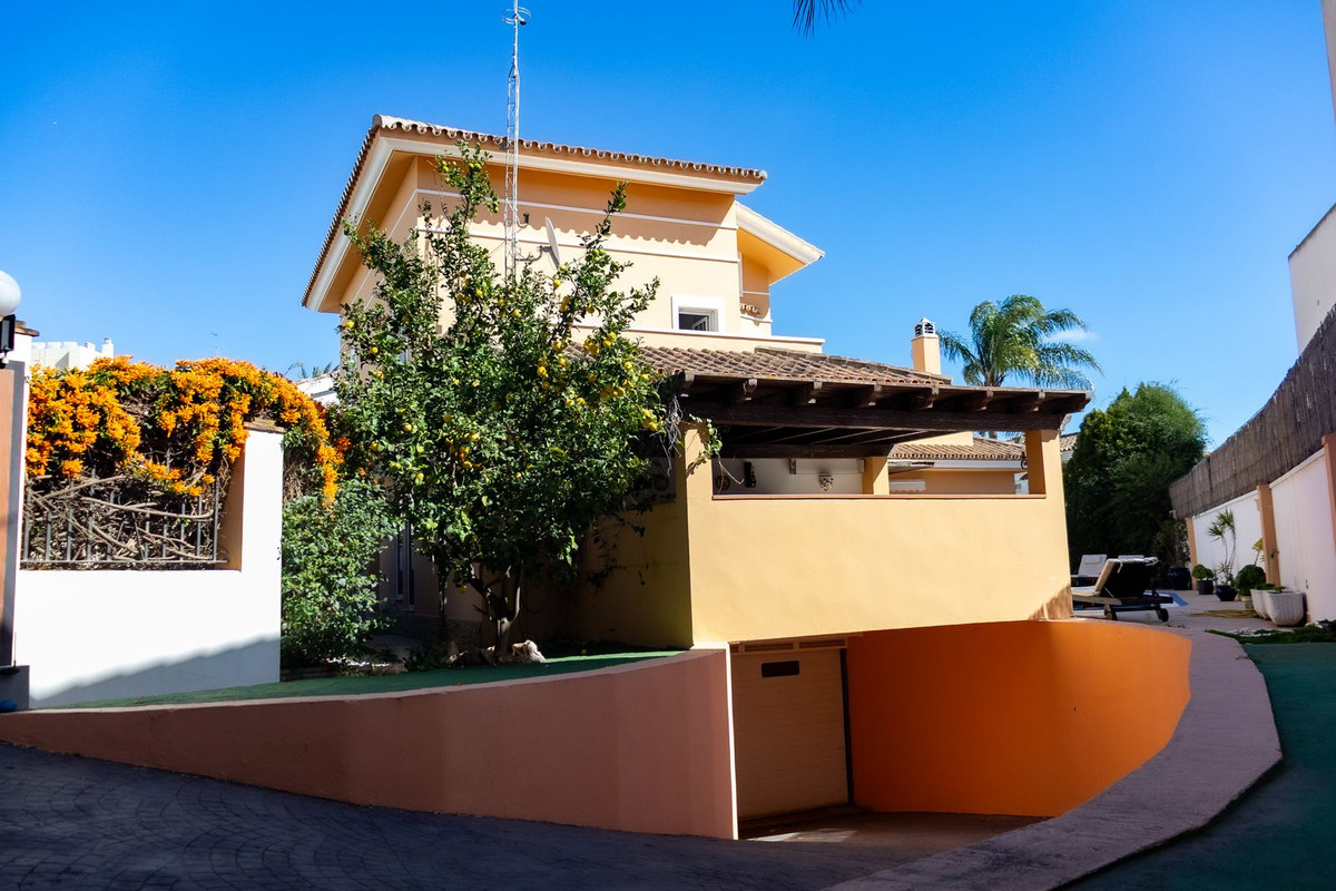 6 Bed Townhouse for sale in Playamar Costa Del Sol, Málaga, Spain