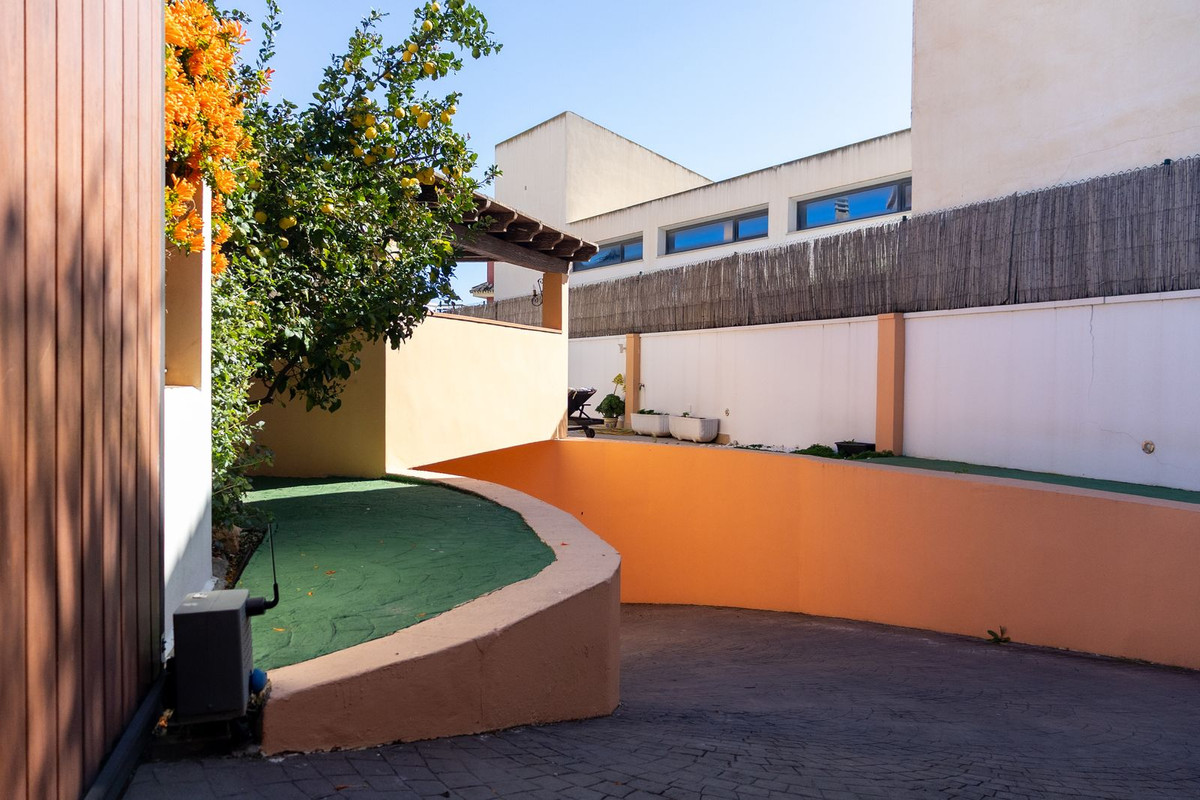 6 Bed Townhouse for sale in Playamar Costa Del Sol, Málaga, Spain