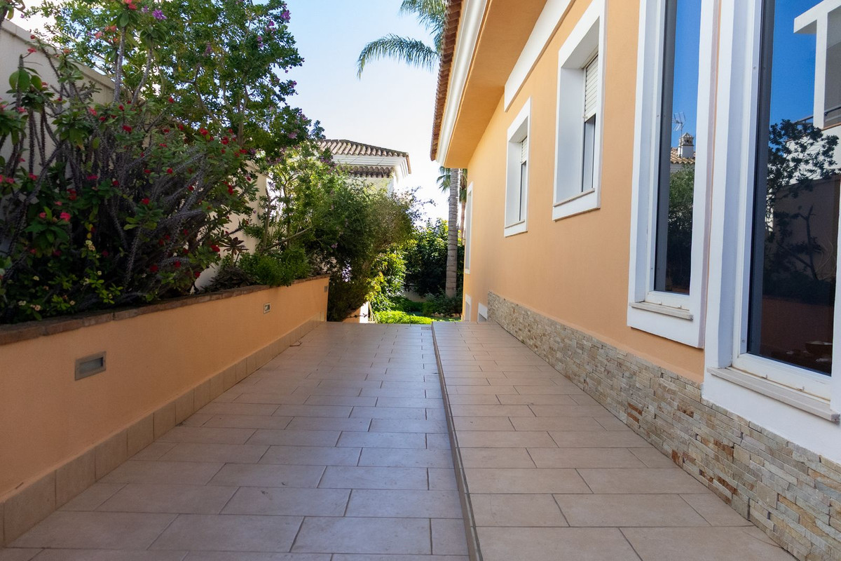 6 Bed Townhouse for sale in Playamar Costa Del Sol, Málaga, Spain