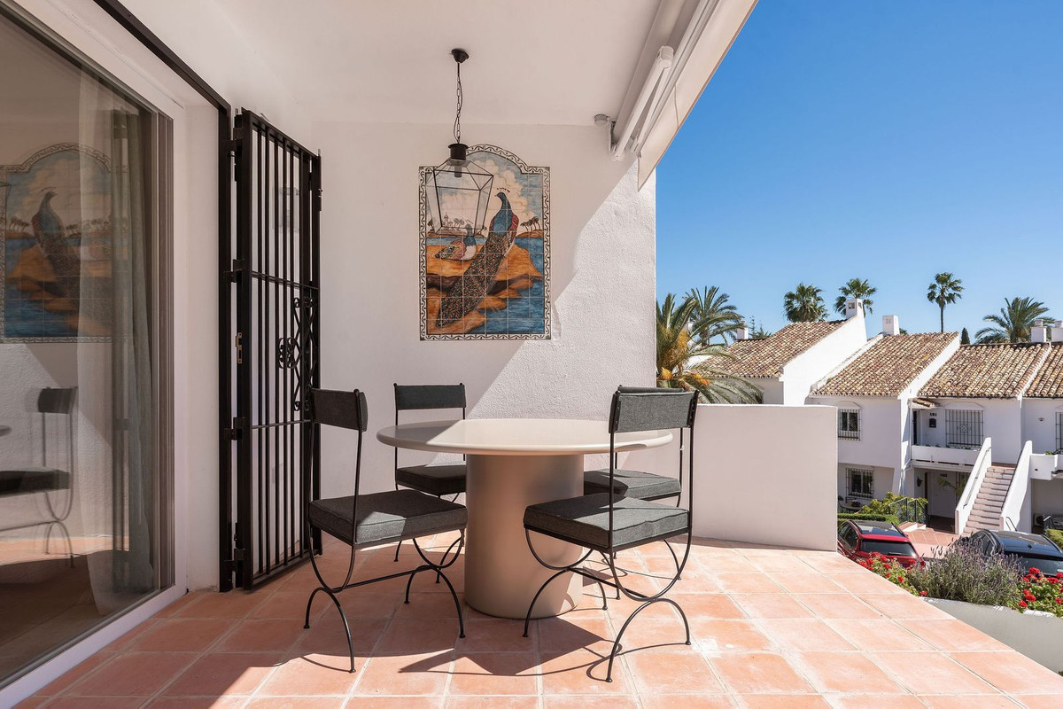 3 Bed Apartment for sale in Nueva Andalucía Costa Del Sol, Málaga, Spain