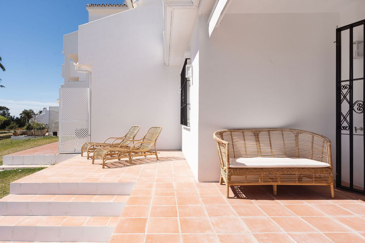 3 Bed Apartment for sale in Nueva Andalucía Costa Del Sol, Málaga, Spain