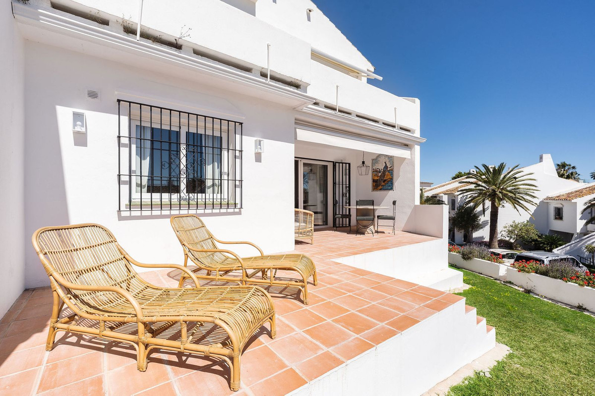 3 Bed Apartment for sale in Nueva Andalucía Costa Del Sol, Málaga, Spain