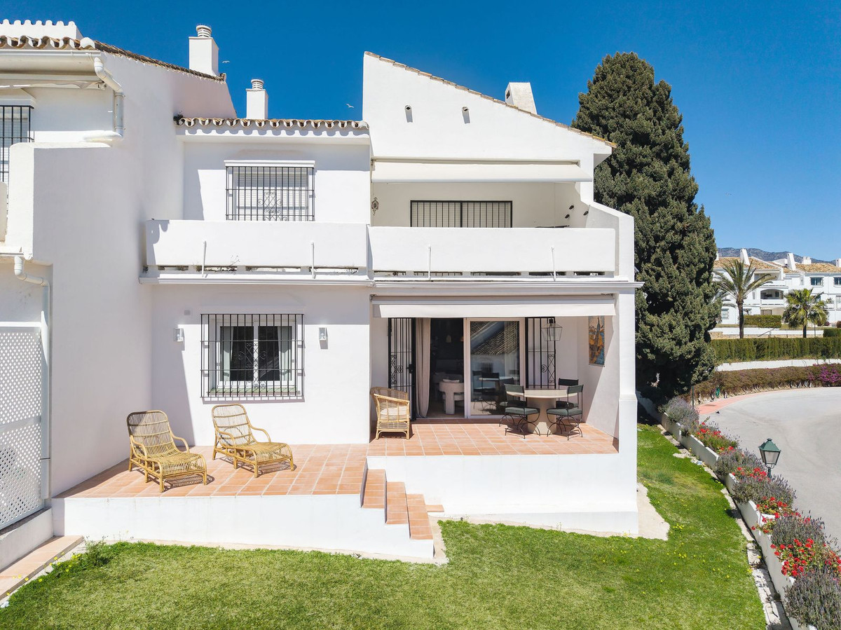3 Bed Apartment for sale in Nueva Andalucía Costa Del Sol, Málaga, Spain