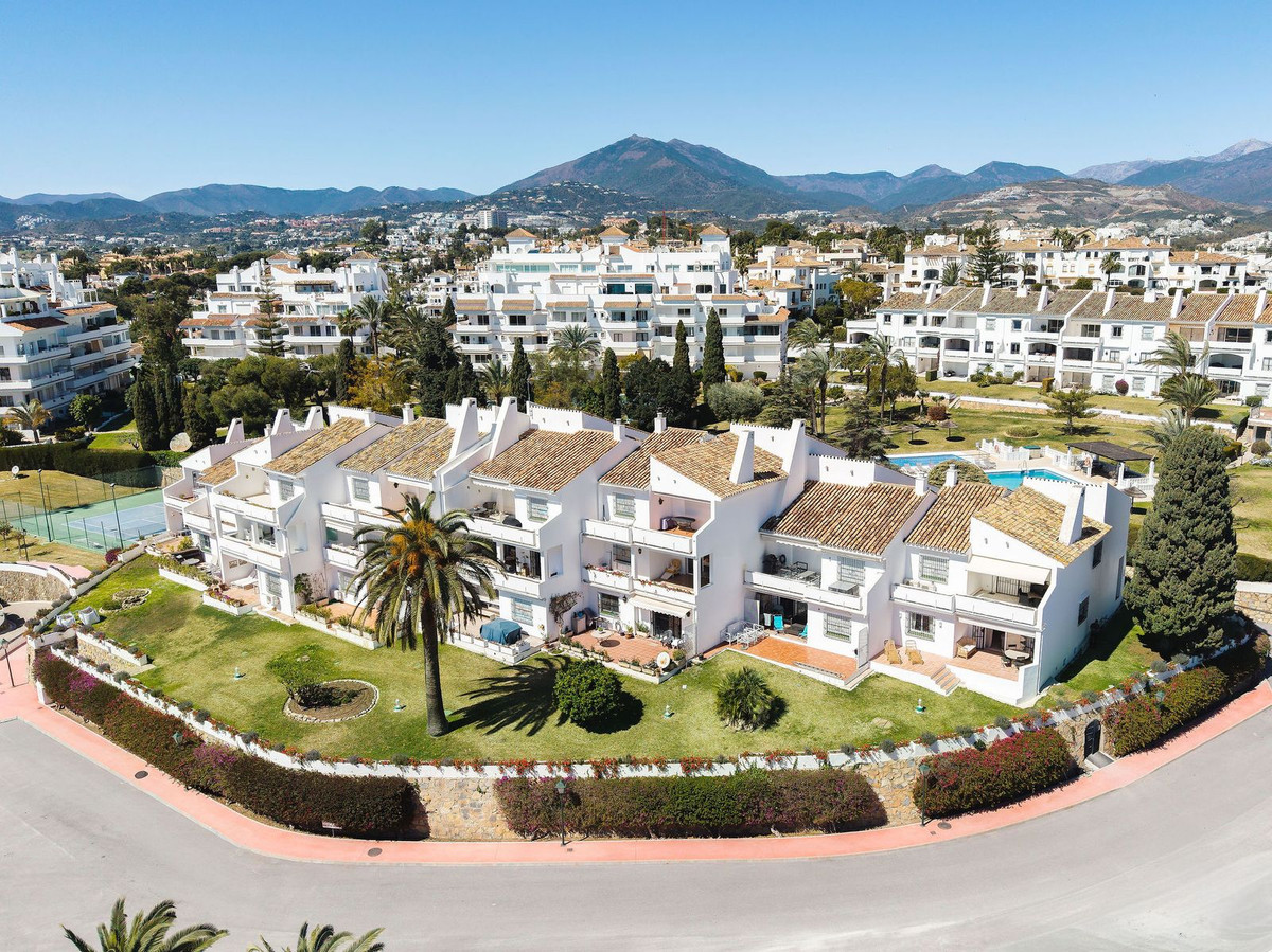 3 Bed Apartment for sale in Nueva Andalucía Costa Del Sol, Málaga, Spain