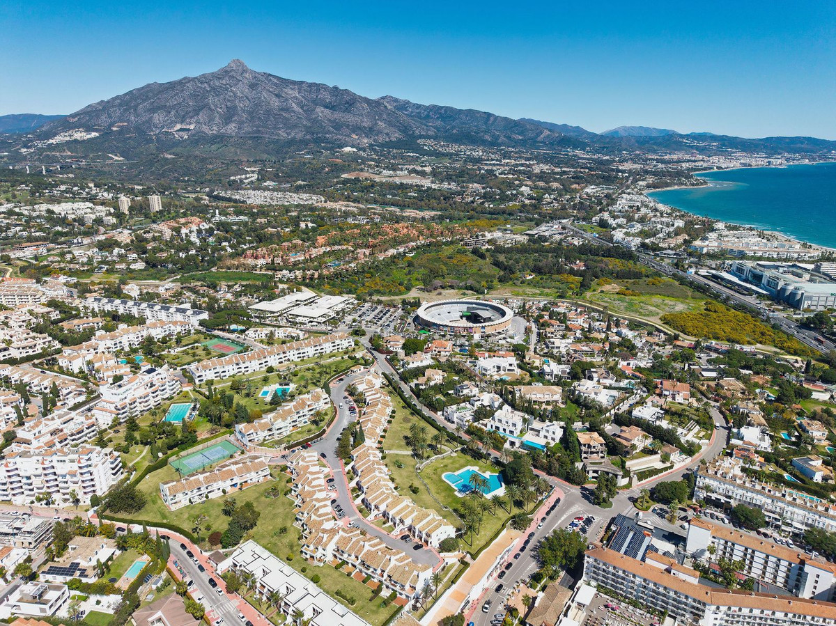 3 Bed Apartment for sale in Nueva Andalucía Costa Del Sol, Málaga, Spain