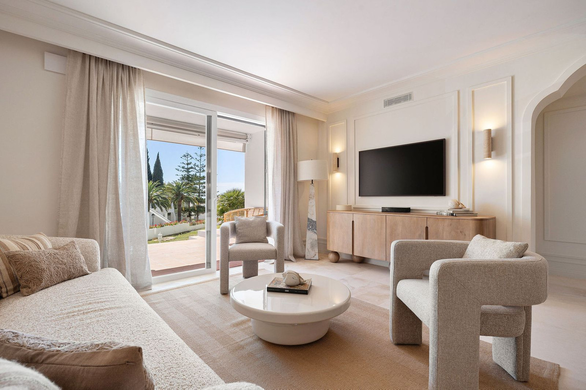 3 Bed Apartment for sale in Nueva Andalucía Costa Del Sol, Málaga, Spain