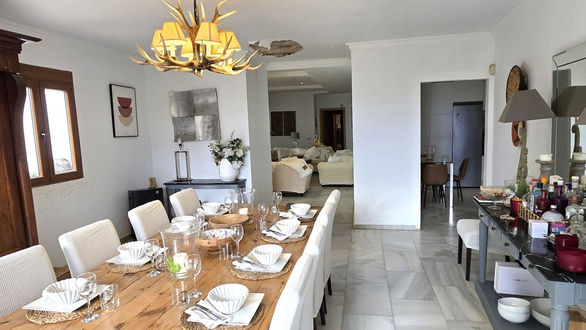 6 Bed Townhouse for sale in Atalaya Costa Del Sol, Málaga, Spain