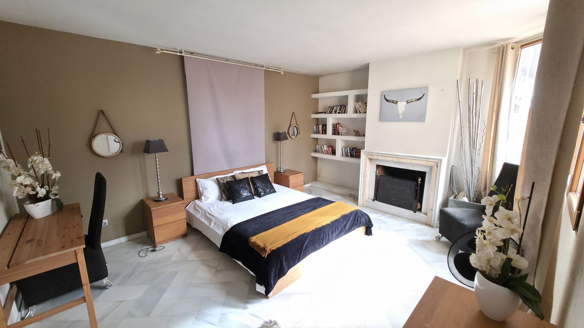 6 Bed Townhouse for sale in Atalaya Costa Del Sol, Málaga, Spain
