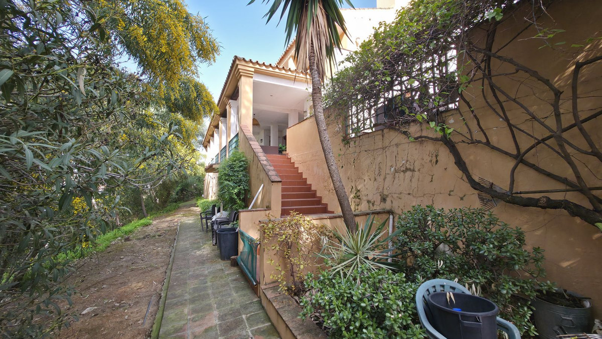 6 Bed Townhouse for sale in Atalaya Costa Del Sol, Málaga, Spain