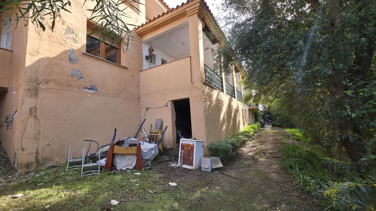 6 Bed Townhouse for sale in Atalaya Costa Del Sol, Málaga, Spain