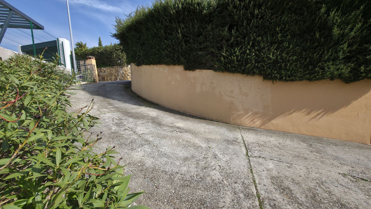 6 Bed Townhouse for sale in Atalaya Costa Del Sol, Málaga, Spain