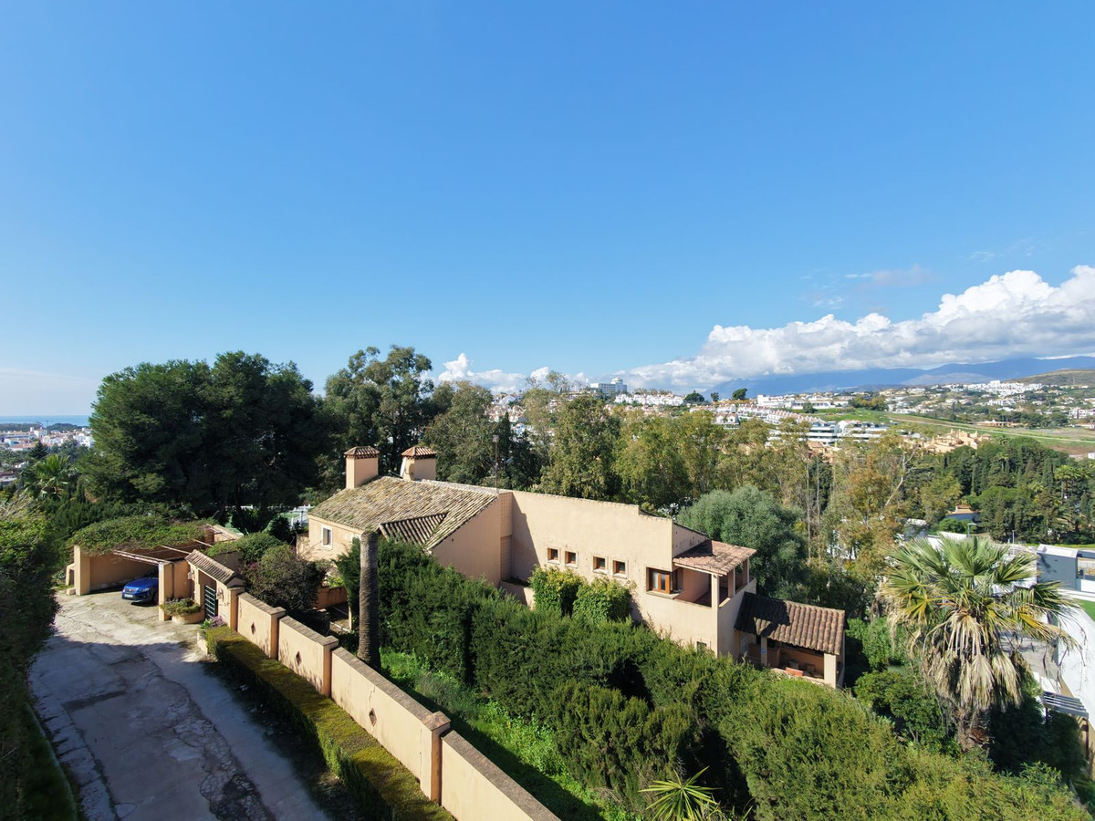 6 Bed Townhouse for sale in Atalaya Costa Del Sol, Málaga, Spain