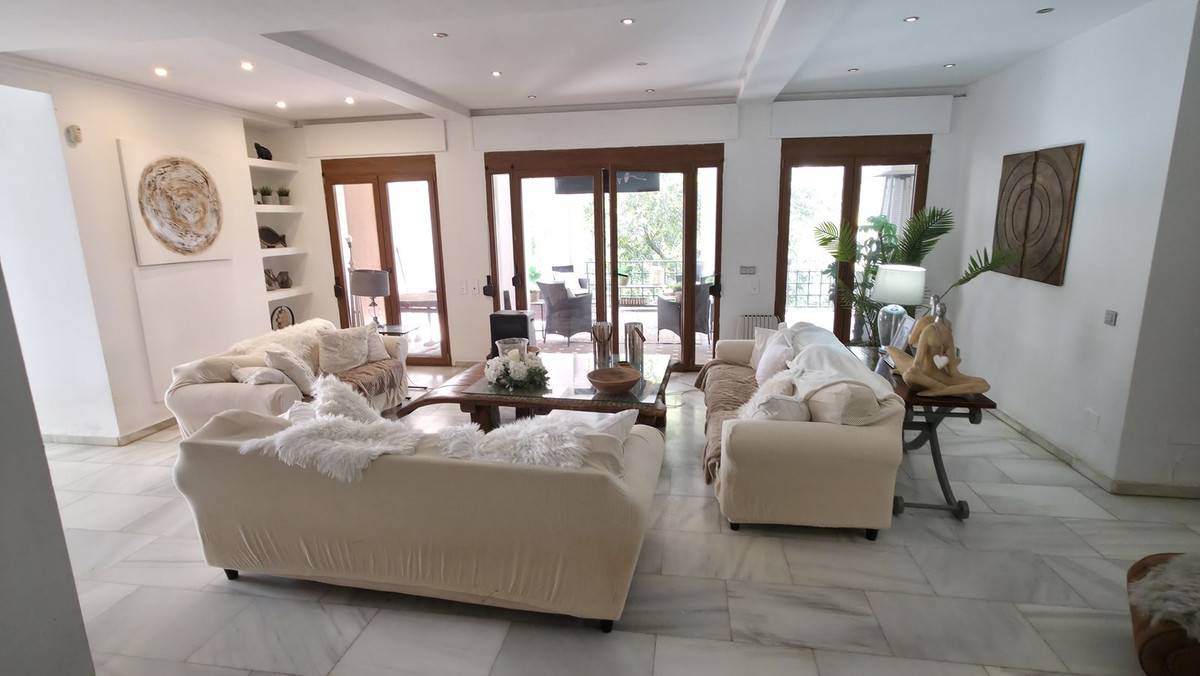 6 Bed Townhouse for sale in Atalaya Costa Del Sol, Málaga, Spain