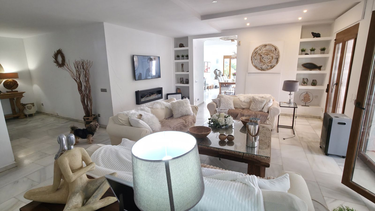 6 Bed Townhouse for sale in Atalaya Costa Del Sol, Málaga, Spain