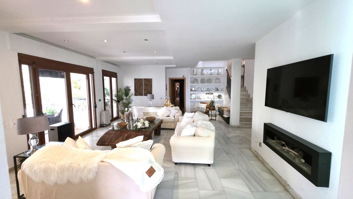 6 Bed Townhouse for sale in Atalaya Costa Del Sol, Málaga, Spain