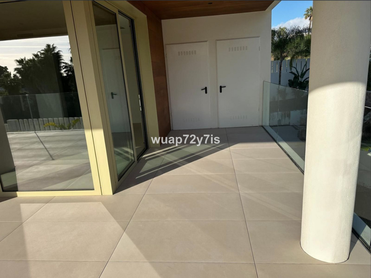 2 Bed Apartment for sale in The Golden Mile Costa Del Sol, Málaga, Spain