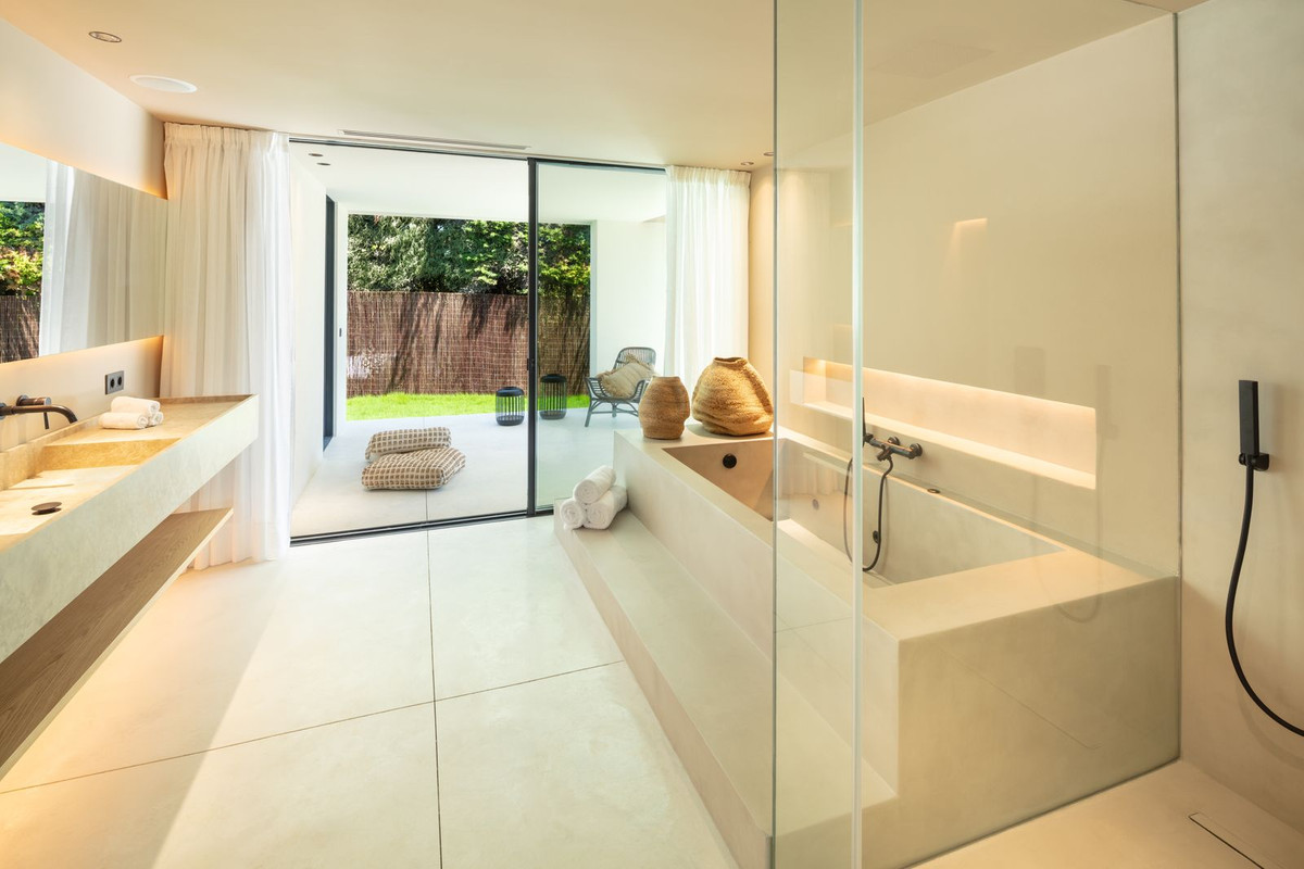 Se vende Villa - Chalet de 4 dormitorios en Costa Del Sol, Málaga, España