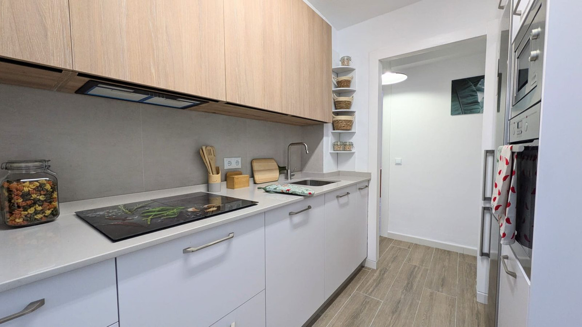 3 Bed Apartment for sale in Fuengirola Costa Del Sol, Málaga, Spain